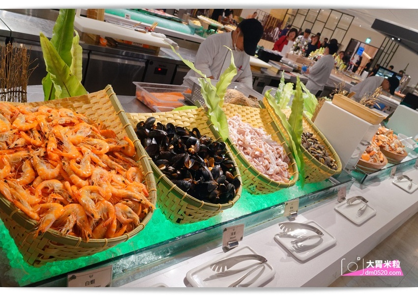 千元有找！新莊輔大吃到飽推薦,天賜百匯Buffet,12月旺年祭新菜,火烤小龍蝦/鮑魚粥/鐵板羊排,尾牙聚餐享受百樣美食餐點,2018新北Buffet推薦, - 大胃米粒 DAVID & MI