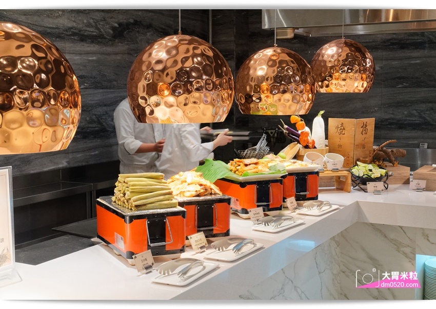 千元有找！新莊輔大吃到飽推薦,天賜百匯Buffet,12月旺年祭新菜,火烤小龍蝦/鮑魚粥/鐵板羊排,尾牙聚餐享受百樣美食餐點,2018新北Buffet推薦, - 大胃米粒 DAVID & MI