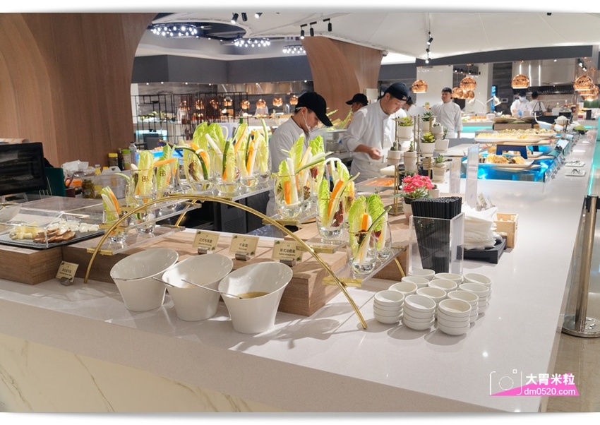 千元有找！新莊輔大吃到飽推薦,天賜百匯Buffet,12月旺年祭新菜,火烤小龍蝦/鮑魚粥/鐵板羊排,尾牙聚餐享受百樣美食餐點,2018新北Buffet推薦, - 大胃米粒 DAVID & MI