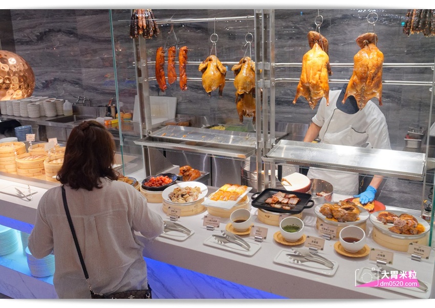 千元有找！新莊輔大吃到飽推薦,天賜百匯Buffet,12月旺年祭新菜,火烤小龍蝦/鮑魚粥/鐵板羊排,尾牙聚餐享受百樣美食餐點,2018新北Buffet推薦, - 大胃米粒 DAVID & MI