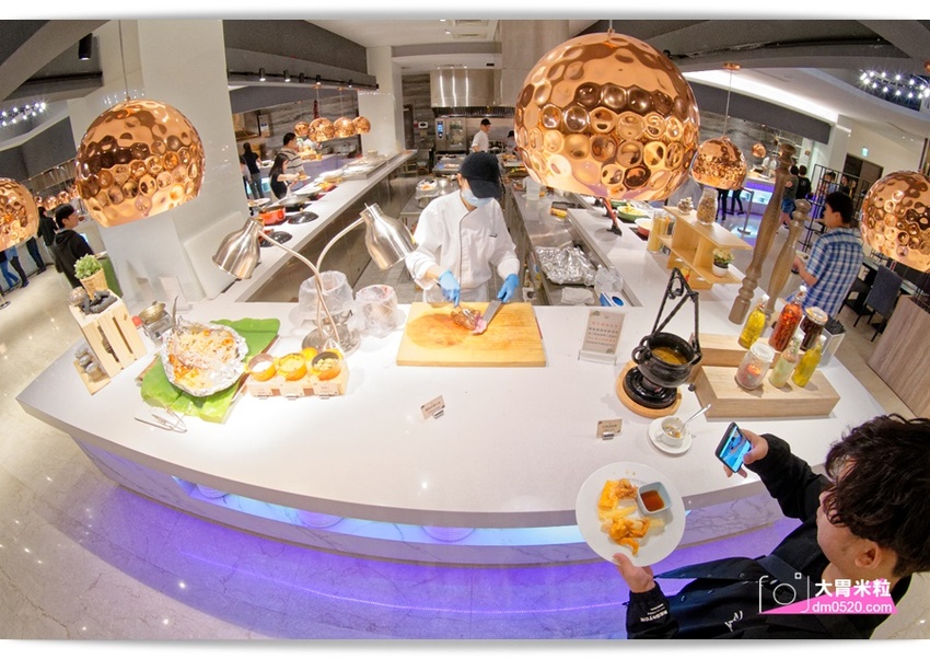 千元有找！新莊輔大吃到飽推薦,天賜百匯Buffet,12月旺年祭新菜,火烤小龍蝦/鮑魚粥/鐵板羊排,尾牙聚餐享受百樣美食餐點,2018新北Buffet推薦, - 大胃米粒 DAVID & MI