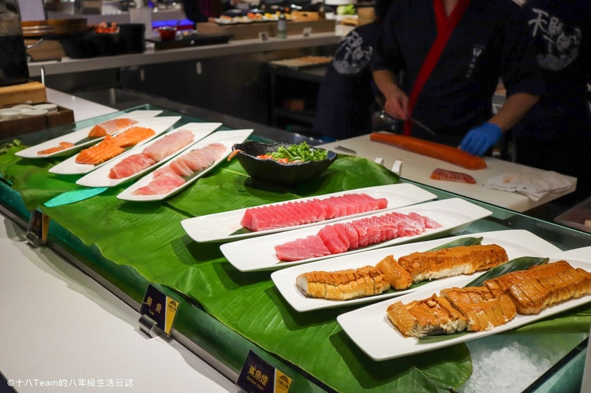 有小朋友最愛的雪碧、芬達、可樂，也有附設咖啡研磨機。