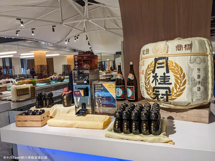 有小朋友最愛的雪碧、芬達、可樂，也有附設咖啡研磨機。