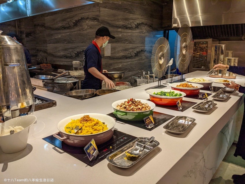 有小朋友最愛的雪碧、芬達、可樂，也有附設咖啡研磨機。