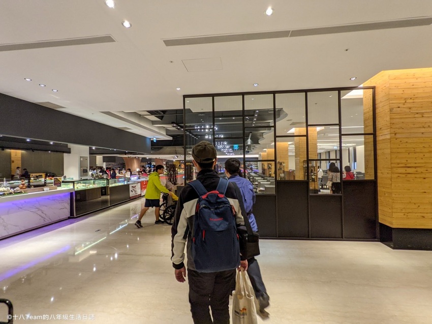 有小朋友最愛的雪碧、芬達、可樂，也有附設咖啡研磨機。