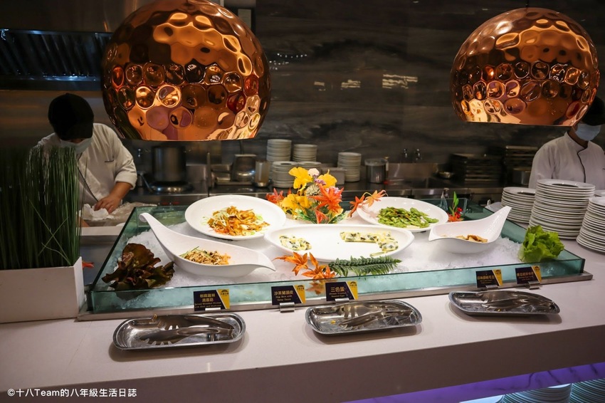 有小朋友最愛的雪碧、芬達、可樂，也有附設咖啡研磨機。