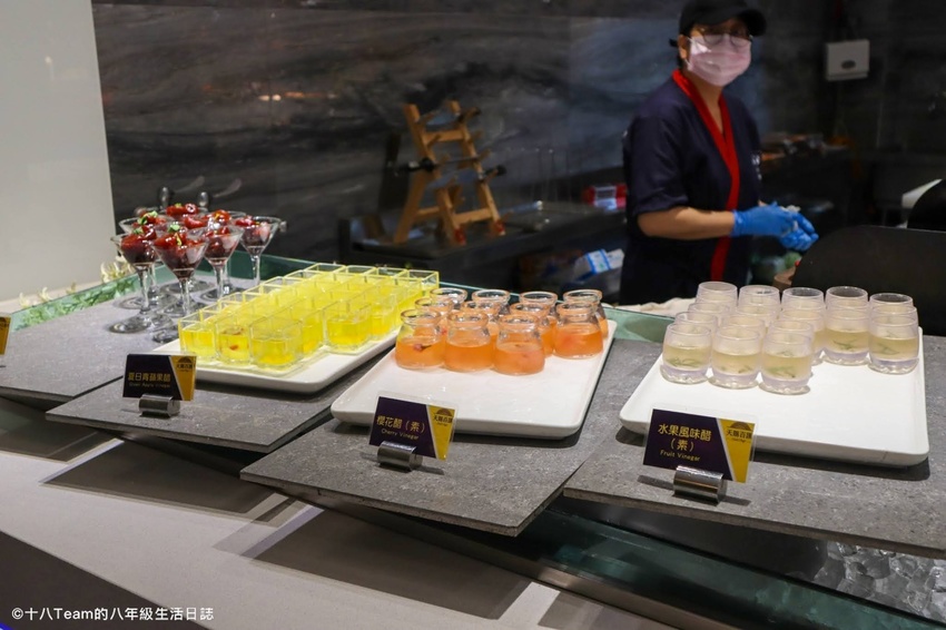 有小朋友最愛的雪碧、芬達、可樂，也有附設咖啡研磨機。