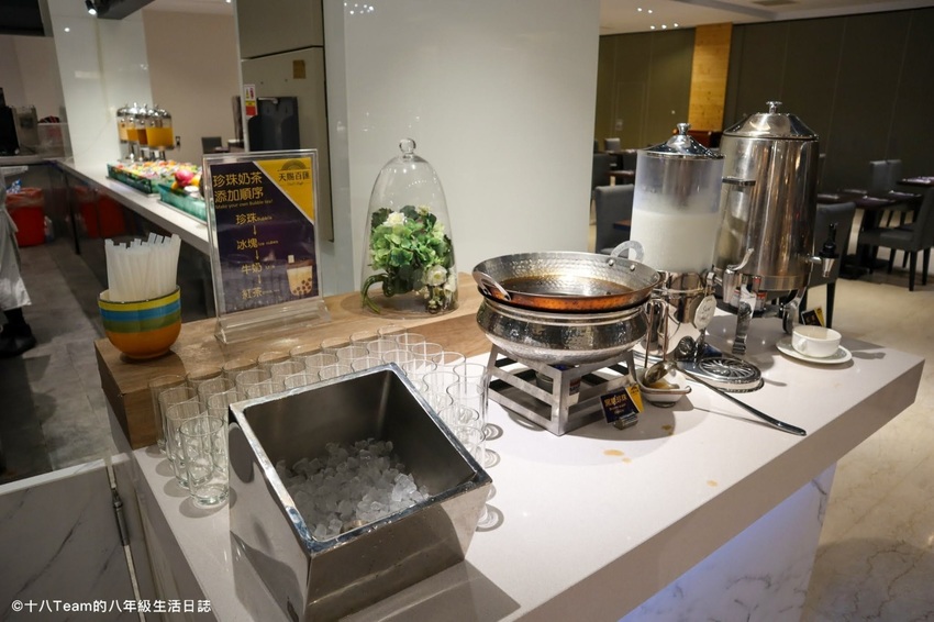 有小朋友最愛的雪碧、芬達、可樂，也有附設咖啡研磨機。