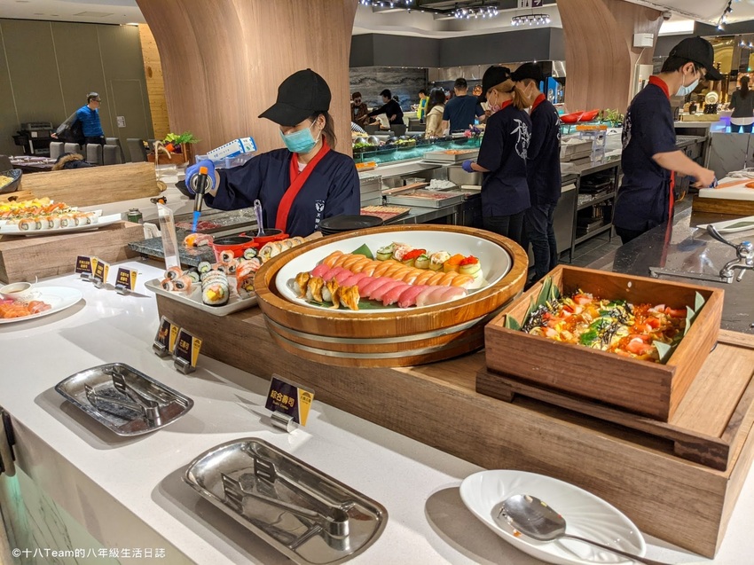 有小朋友最愛的雪碧、芬達、可樂，也有附設咖啡研磨機。