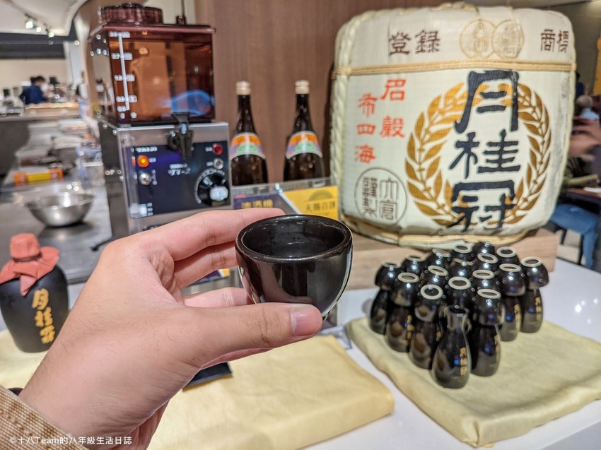 有小朋友最愛的雪碧、芬達、可樂，也有附設咖啡研磨機。