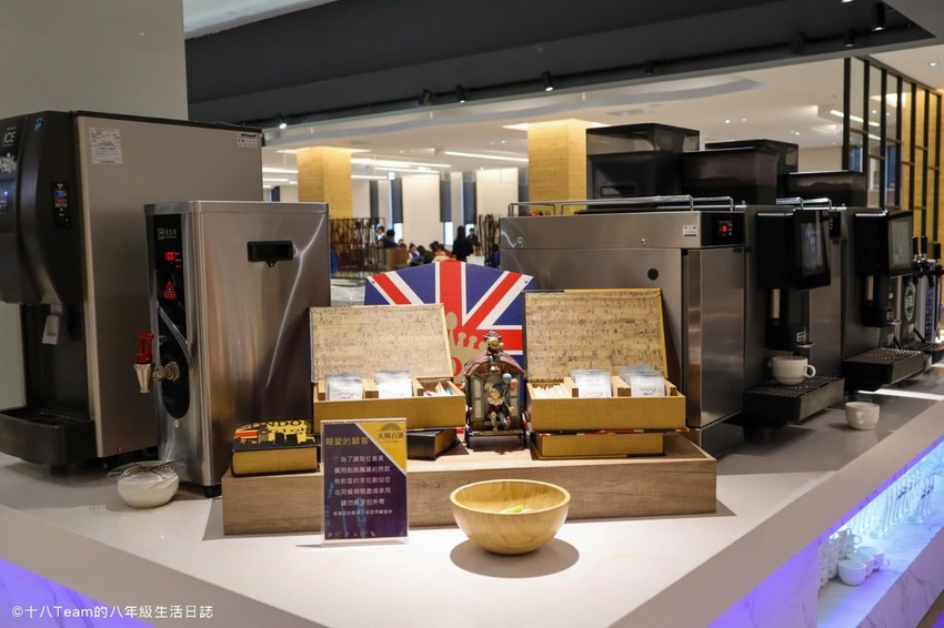 有小朋友最愛的雪碧、芬達、可樂，也有附設咖啡研磨機。