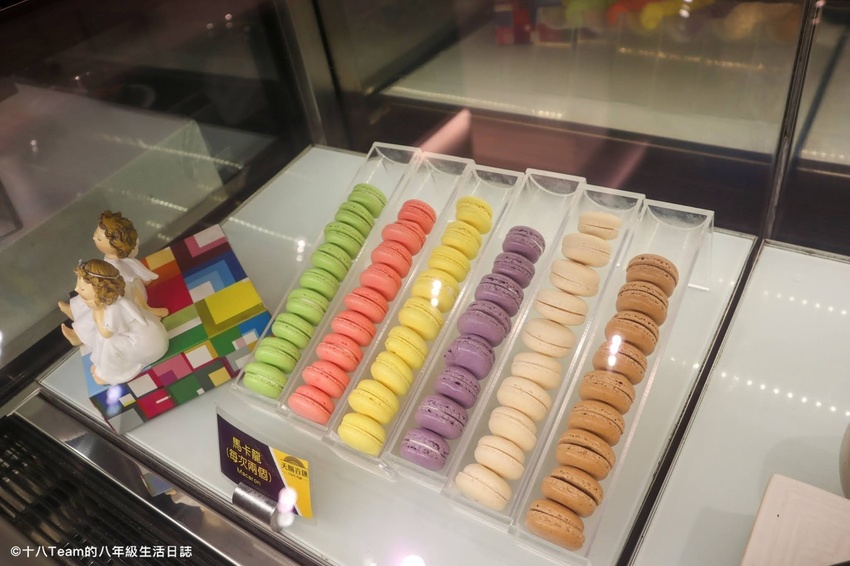 有小朋友最愛的雪碧、芬達、可樂，也有附設咖啡研磨機。