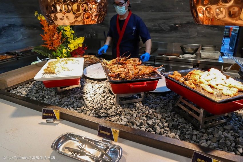 有小朋友最愛的雪碧、芬達、可樂，也有附設咖啡研磨機。