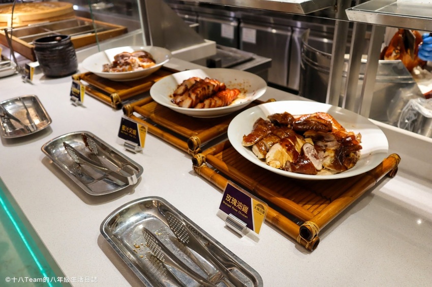 有小朋友最愛的雪碧、芬達、可樂，也有附設咖啡研磨機。