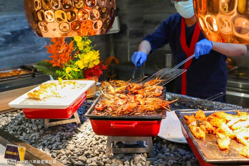 有小朋友最愛的雪碧、芬達、可樂，也有附設咖啡研磨機。