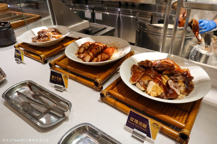 有小朋友最愛的雪碧、芬達、可樂，也有附設咖啡研磨機。