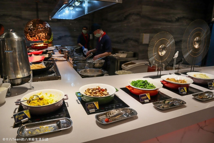 有小朋友最愛的雪碧、芬達、可樂，也有附設咖啡研磨機。