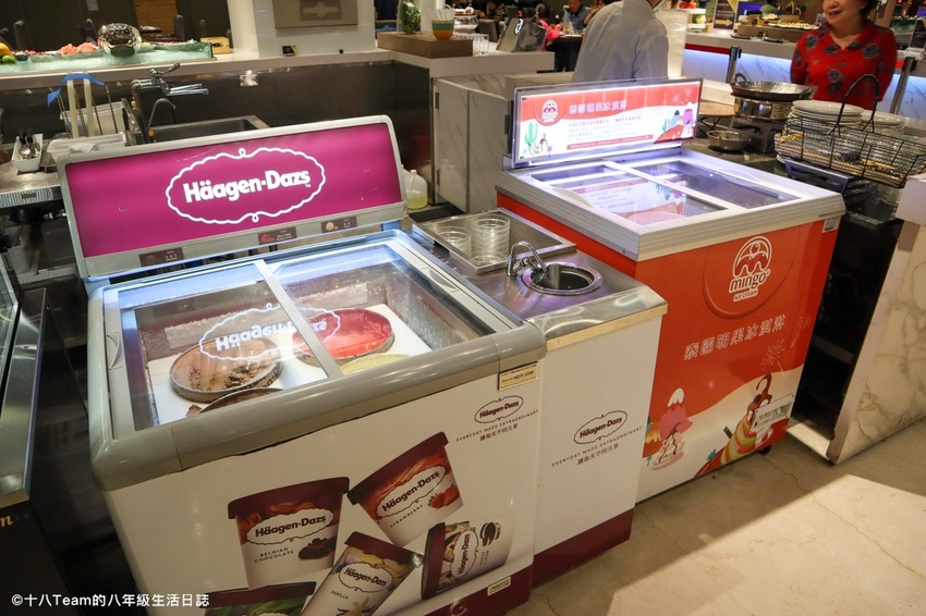 有小朋友最愛的雪碧、芬達、可樂，也有附設咖啡研磨機。