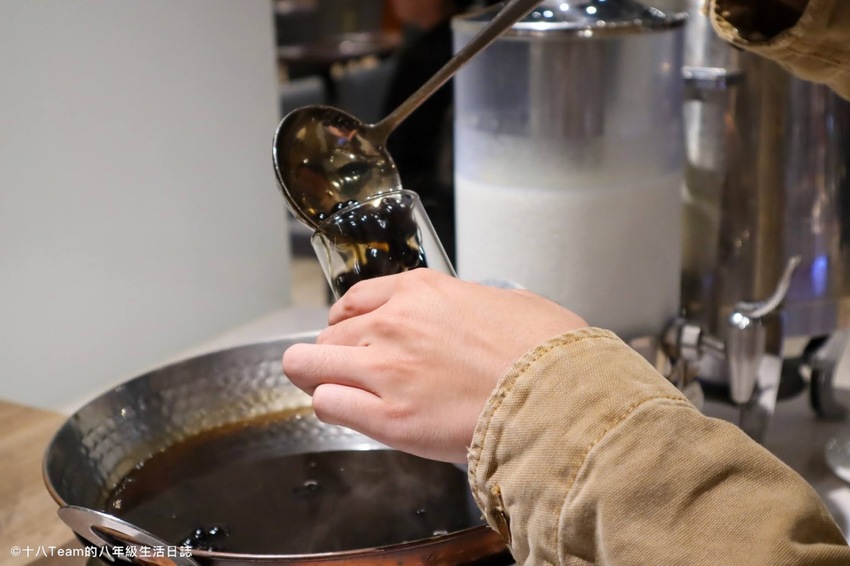 有小朋友最愛的雪碧、芬達、可樂，也有附設咖啡研磨機。