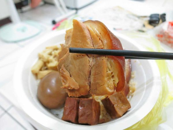 【台北美食】蔡家傳當歸豬腳豬腳飯-超大又厚實的豬腳飯
