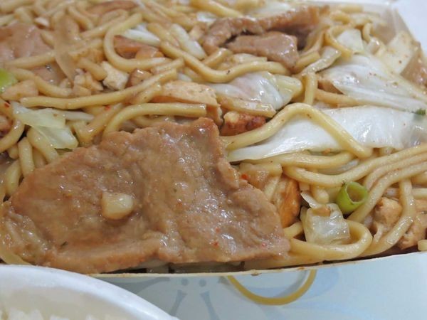 【三重美食】九池肉林-CP值爆表!50元就能吃到美味又料好實在的炒麵