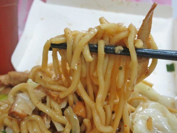 【三重美食】九池肉林-CP值爆表!50元就能吃到美味又料好實在的炒麵