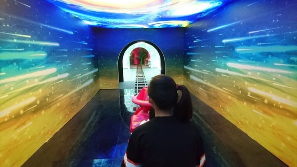 小火車x顛倒屋2.0特展：高雄駁二~小火車x顛倒屋2.0特展~乘坐小火車進入奇幻世界~適合親子同遊~展期6/15-9/02