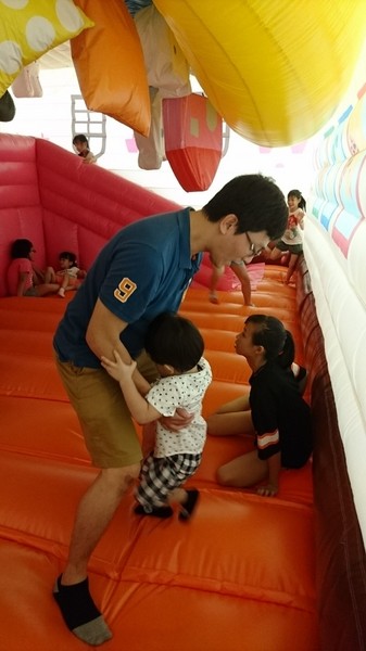 小火車x顛倒屋2.0特展：高雄駁二~小火車x顛倒屋2.0特展~乘坐小火車進入奇幻世界~適合親子同遊~展期6/15-9/02