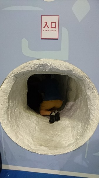 小火車x顛倒屋2.0特展：高雄駁二~小火車x顛倒屋2.0特展~乘坐小火車進入奇幻世界~適合親子同遊~展期6/15-9/02