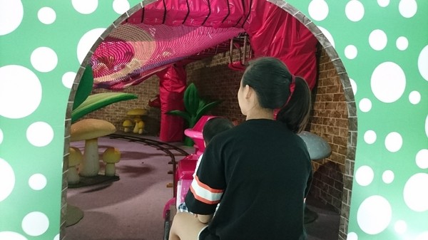 小火車x顛倒屋2.0特展：高雄駁二~小火車x顛倒屋2.0特展~乘坐小火車進入奇幻世界~適合親子同遊~展期6/15-9/02