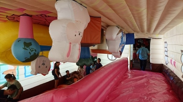 小火車x顛倒屋2.0特展：高雄駁二~小火車x顛倒屋2.0特展~乘坐小火車進入奇幻世界~適合親子同遊~展期6/15-9/02