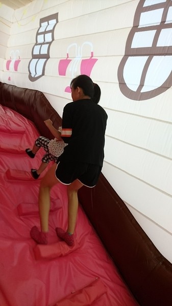 小火車x顛倒屋2.0特展：高雄駁二~小火車x顛倒屋2.0特展~乘坐小火車進入奇幻世界~適合親子同遊~展期6/15-9/02