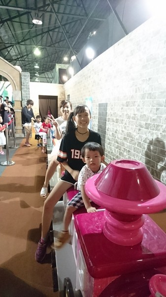 小火車x顛倒屋2.0特展：高雄駁二~小火車x顛倒屋2.0特展~乘坐小火車進入奇幻世界~適合親子同遊~展期6/15-9/02