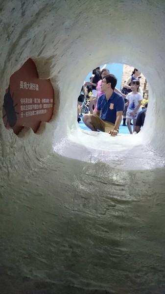 小火車x顛倒屋2.0特展：高雄駁二~小火車x顛倒屋2.0特展~乘坐小火車進入奇幻世界~適合親子同遊~展期6/15-9/02