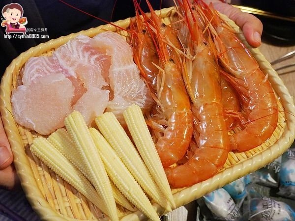 桃園中壢美食-海姥姥海鮮石頭火鍋吃到飽-獨特湯頭有順口，和牛天使紅蝦吃到嫑嫑 @民宿女王芽月-美食.旅遊.全台趴趴走