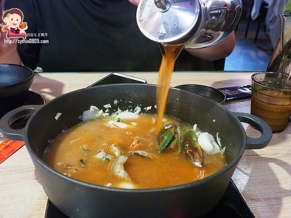 桃園中壢美食-海姥姥海鮮石頭火鍋吃到飽-獨特湯頭有順口，和牛天使紅蝦吃到嫑嫑 @民宿女王芽月-美食.旅遊.全台趴趴走