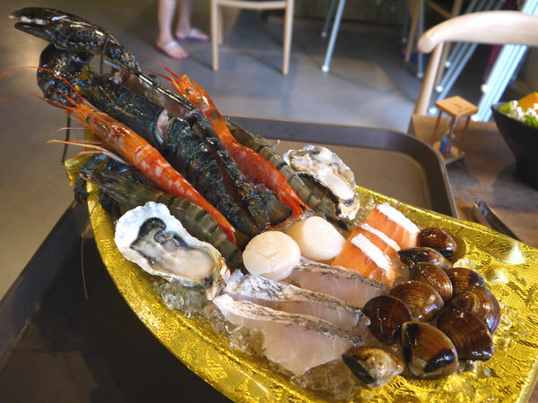 食藝鍋：【新北市 板橋區/捷運板橋站】食藝鍋-鮮甜滋味波士頓龍王鍋＋厚實肉片大口滿足