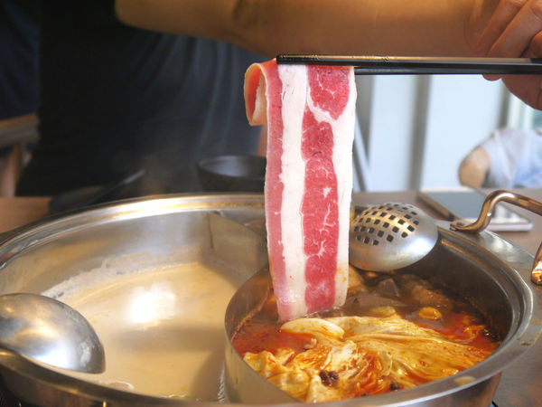 食藝鍋：【新北市 板橋區/捷運板橋站】食藝鍋-鮮甜滋味波士頓龍王鍋＋厚實肉片大口滿足