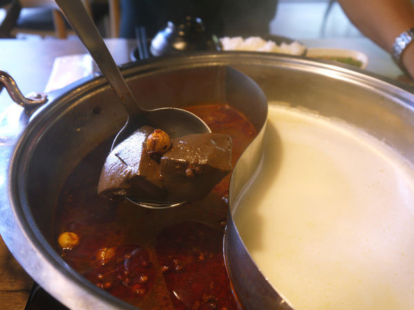 食藝鍋：【新北市 板橋區/捷運板橋站】食藝鍋-鮮甜滋味波士頓龍王鍋＋厚實肉片大口滿足