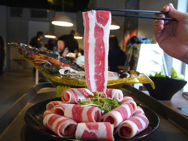 食藝鍋：【新北市 板橋區/捷運板橋站】食藝鍋-鮮甜滋味波士頓龍王鍋＋厚實肉片大口滿足