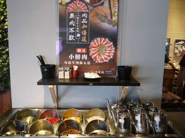 食藝鍋：【新北市 板橋區/捷運板橋站】食藝鍋-鮮甜滋味波士頓龍王鍋＋厚實肉片大口滿足