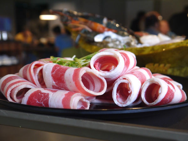 食藝鍋：【新北市 板橋區/捷運板橋站】食藝鍋-鮮甜滋味波士頓龍王鍋＋厚實肉片大口滿足