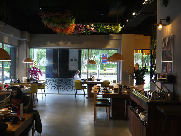 食藝鍋：【新北市 板橋區/捷運板橋站】食藝鍋-鮮甜滋味波士頓龍王鍋＋厚實肉片大口滿足