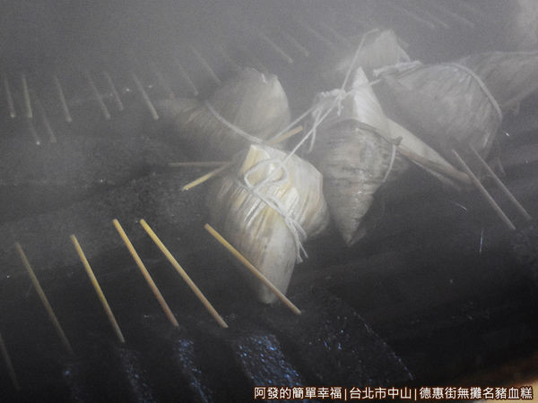德惠街豬血糕03-蒸籠.JPG