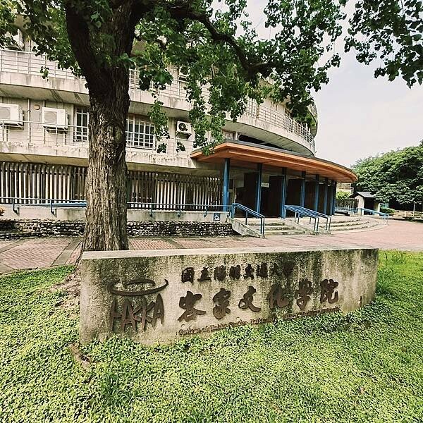 新竹竹北花院子咖啡~早午餐~下午茶~森林系花草庭園景觀餐廳~