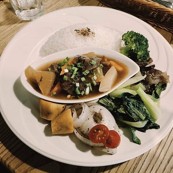 新竹竹北花院子咖啡~早午餐~下午茶~森林系花草庭園景觀餐廳~