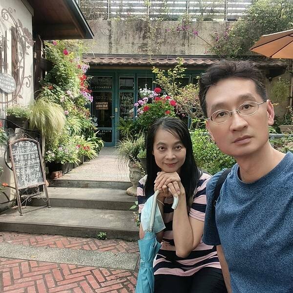 新竹竹北花院子咖啡~早午餐~下午茶~森林系花草庭園景觀餐廳~