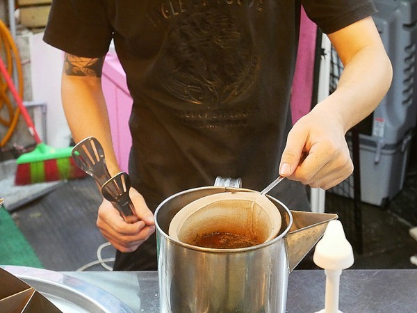 嘟嘟車曼谷手沖奶茶：嘟嘟車曼谷手沖奶茶-新北板橋湳雅夜市  全手沖泰式飲品  逛街解油膩的好朋友