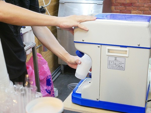 嘟嘟車曼谷手沖奶茶：嘟嘟車曼谷手沖奶茶-新北板橋湳雅夜市  全手沖泰式飲品  逛街解油膩的好朋友