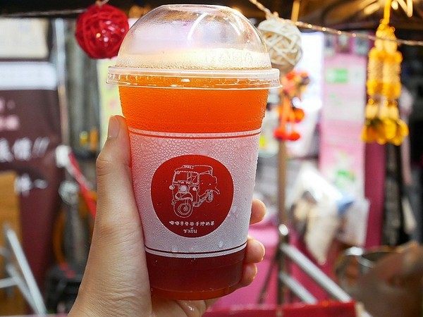 嘟嘟車曼谷手沖奶茶：嘟嘟車曼谷手沖奶茶-新北板橋湳雅夜市  全手沖泰式飲品  逛街解油膩的好朋友